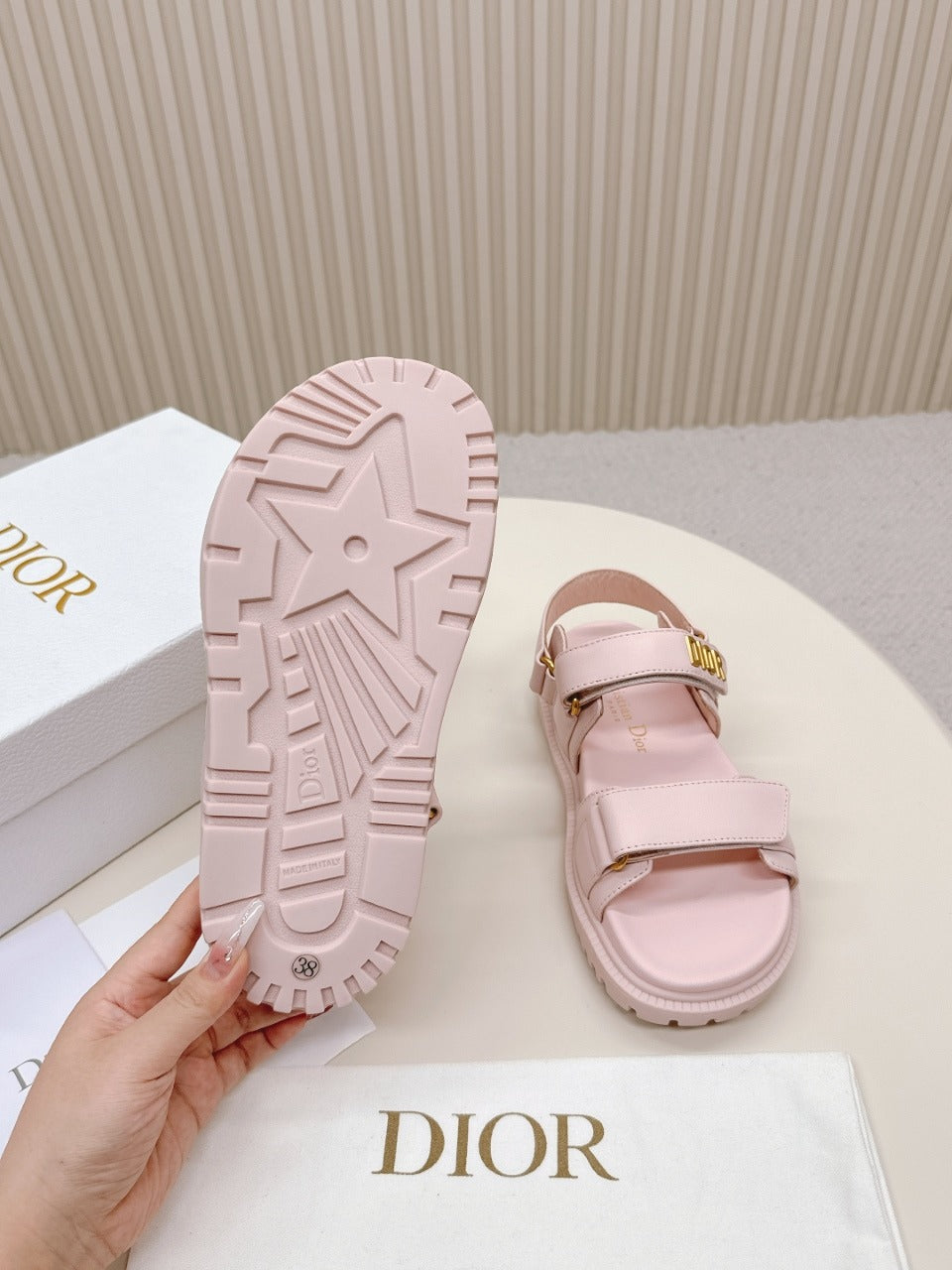 Бебешки розови сандали Dior