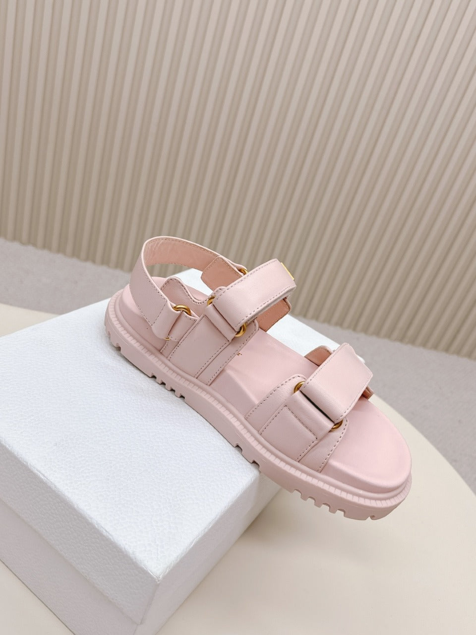 Бебешки розови сандали Dior