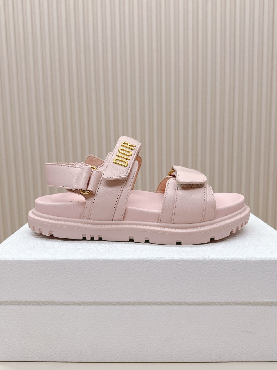 Бебешки розови сандали Dior