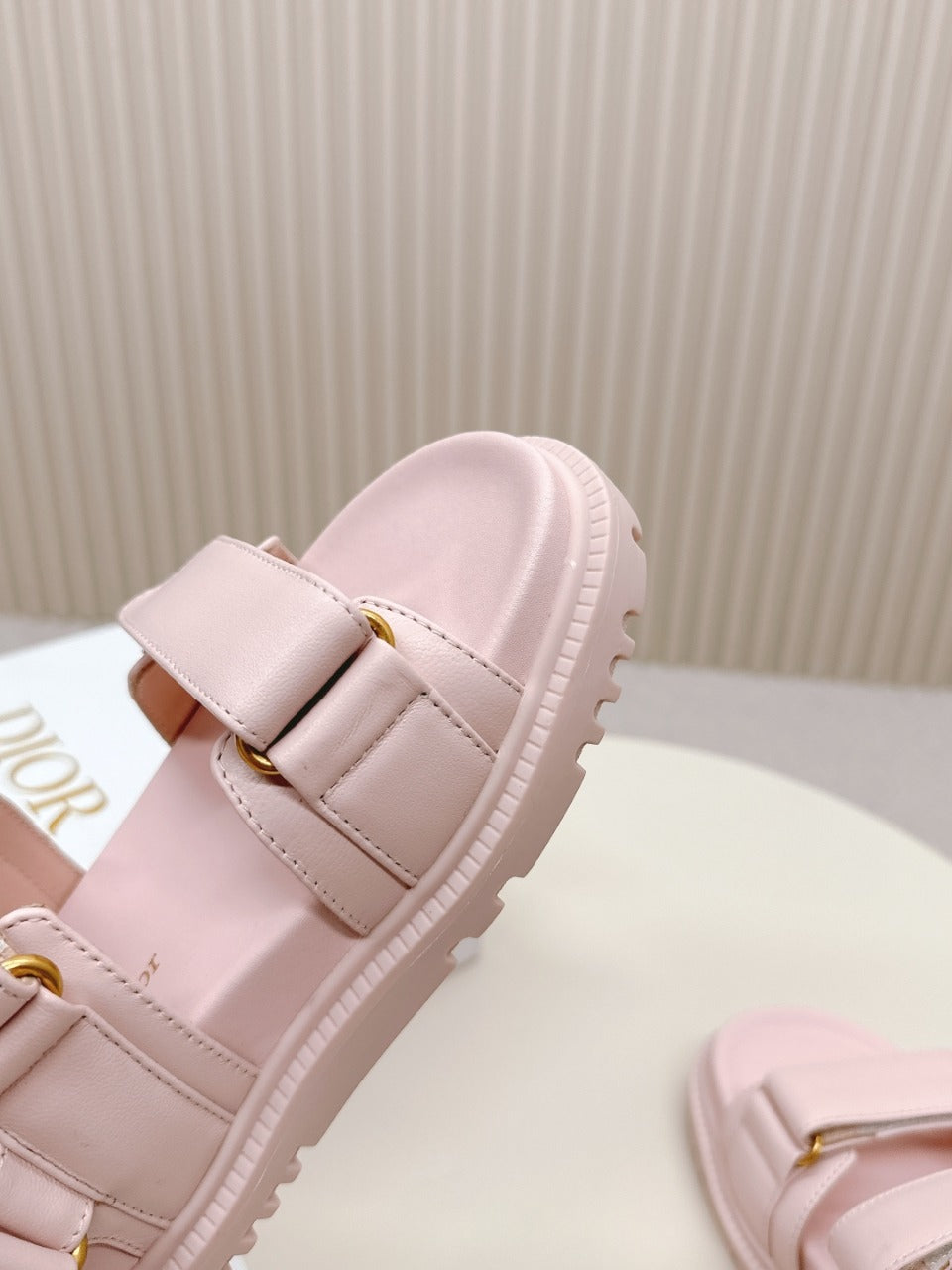 Бебешки розови сандали Dior