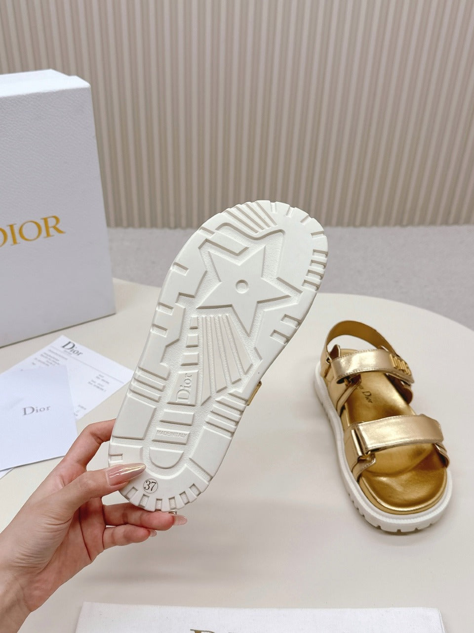 Златни сандали Dior