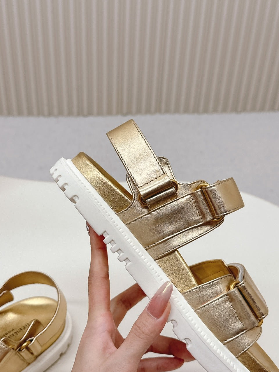 Златни сандали Dior